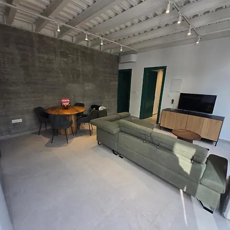 Leaf - Old Apartament Limassol