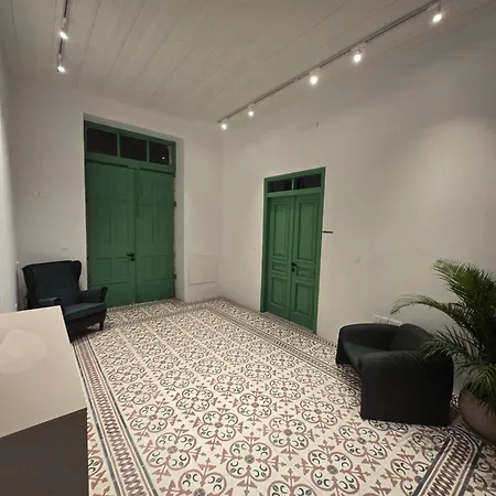 Leaf - Old Apartmán Lemesos