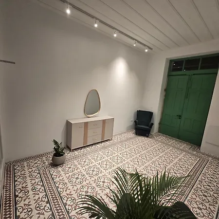 Leaf - Old Apartmán Lemesos