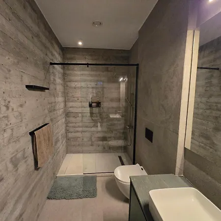 Leaf - Old Apartment *