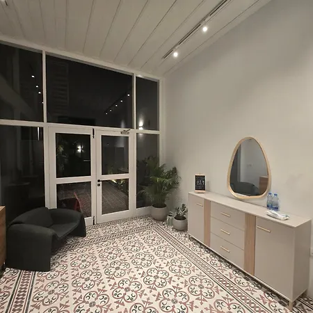 Leaf - Old Apartment