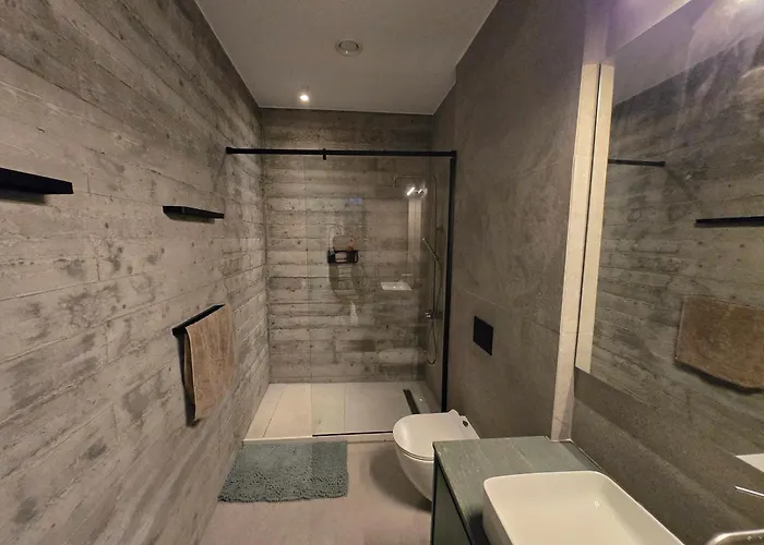 Leaf - Old Apartment *