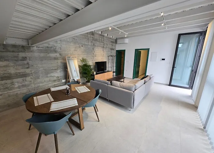 Leaf - Old Apartment *