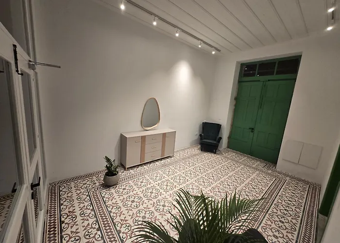 Leaf - Old Apartment Limassol